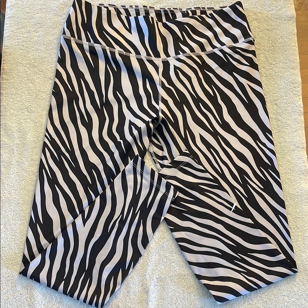 Nike Dri-Fit Zebra Print Leggings - Black and White